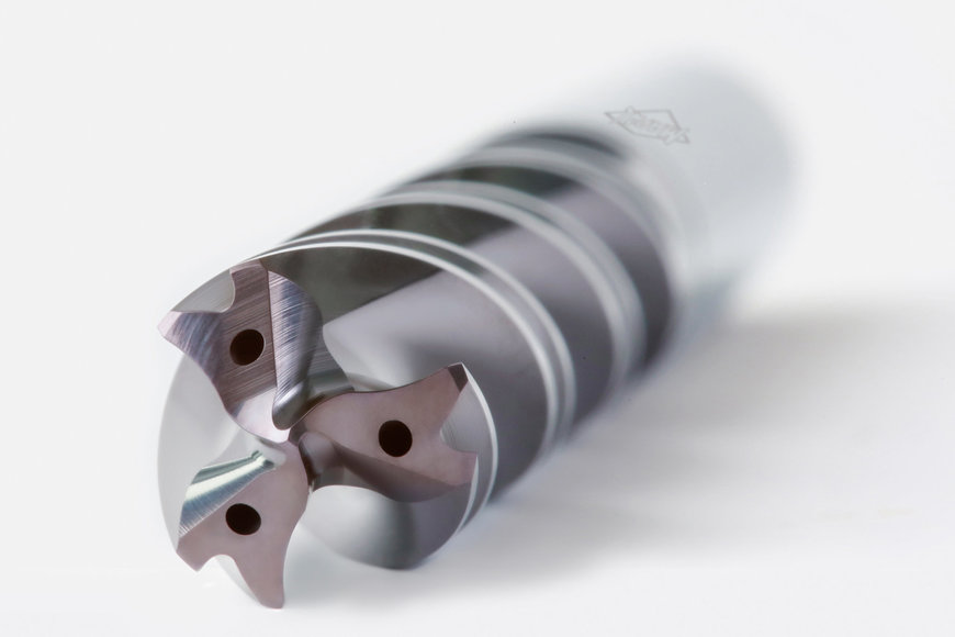 Three-edged drilling and reaming in one step